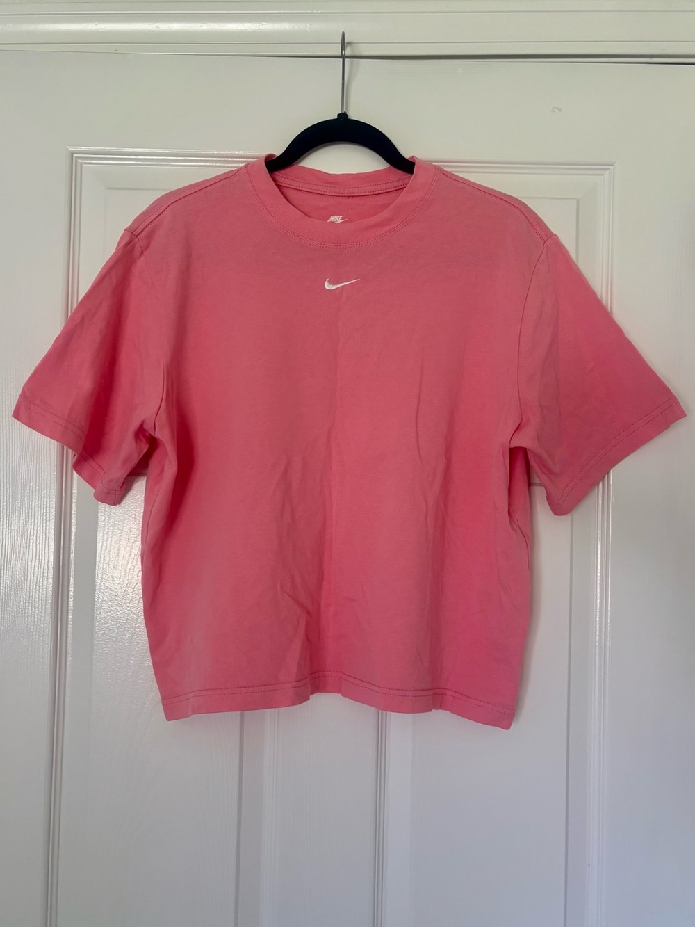 Nike Sportswear Essential Boxy T-Shirt Women’s size S Coral Chalk